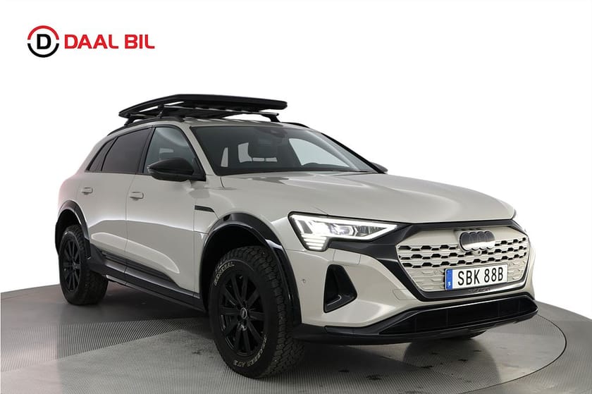 Bild 3 av Audi Q8 55 e-tron quattro 114kWh DAKAR PANO B&O-3D LUFT DRAG HUD MOMS
