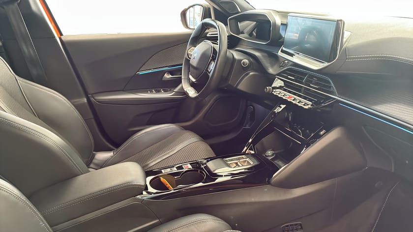 Bild 3 av Peugeot e-2008 Navi/B-kamera/Carplay