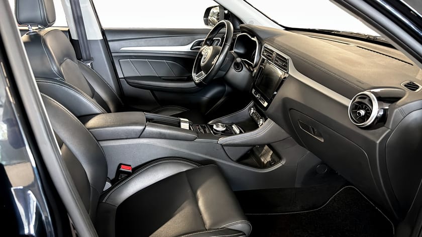 Bild 3 av MG ZS EV LHD 45KWH LUXURY Panorama B-kamera Carplay