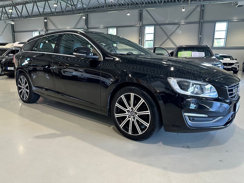 Bild 3 av Volvo V60 D6 Twin Engine AWD Classic,Summum/ Drag / Taklucka /VOC