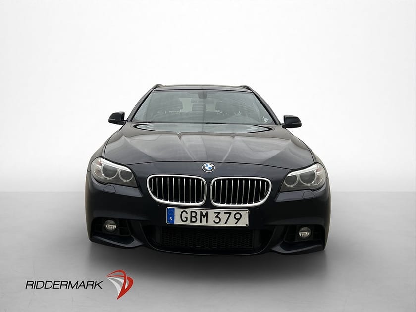 Bild 2 av BMW 520d xDrive Touring M Sport Pano H/K Ambient Kamera Drag