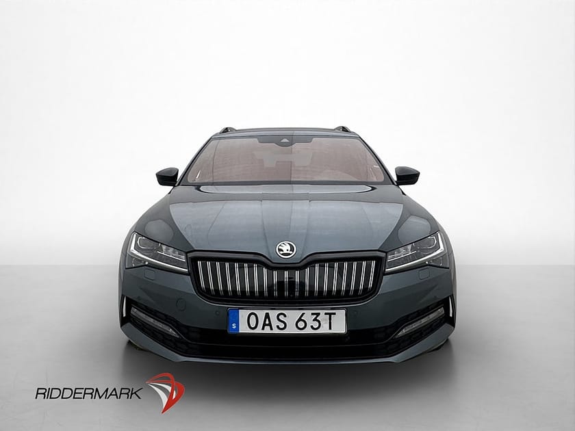 Bild 2 av Škoda Superb iV Kombi Skoda Plug-in Sportline Pano Cockpit 360° Drag