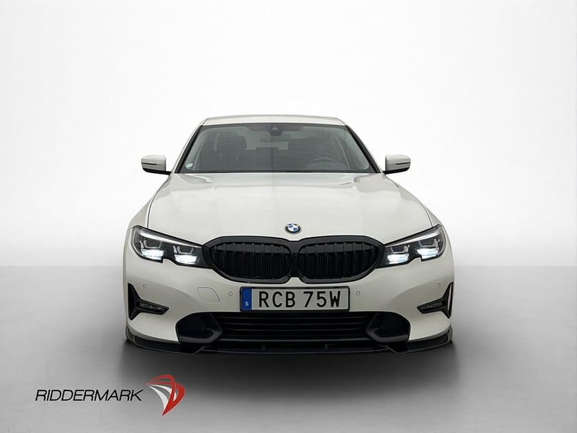 Bild 2 av BMW 330e Sedan Plug in hybrid Sport line 292hk Cockpt Navi Ambient