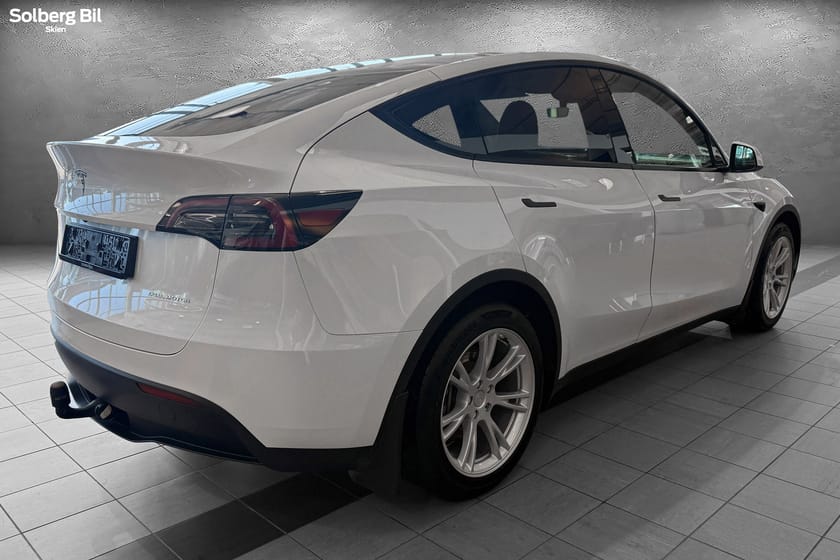 Bilde 4 av Tesla Model Y Long Range AWD HENGER.F/ LR AWD/ PANO/ 2-SETT.HJUL