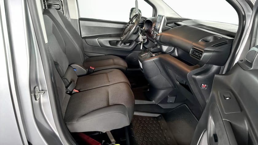 Bild 3 av Opel Combo Cargo L1H2 1.5 BlueHDi EAT 131hk Värmare | Drag | Kamera
