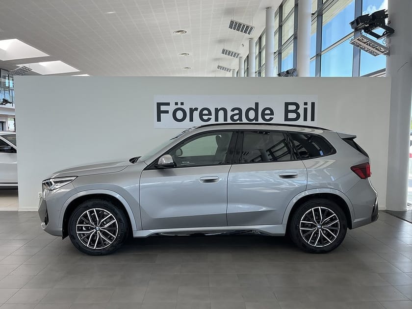 Bild 3 av BMW iX1 xDrive30 M Sport Drag Rattvärme Adaptiv Farth.