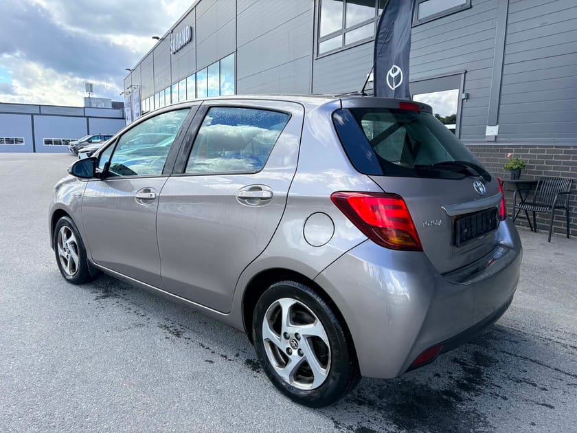 Bilde 2 av Toyota Yaris Hybrid Komplett service I God teknisk stand I Garanti