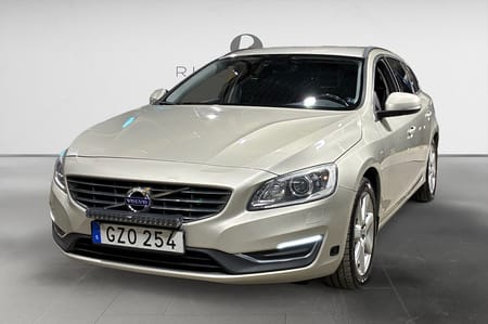 Volvo V60 D3 150 HK MOMENTUM D-VÄRM DRAG PDC VOC NAVI 0.37L/MIL