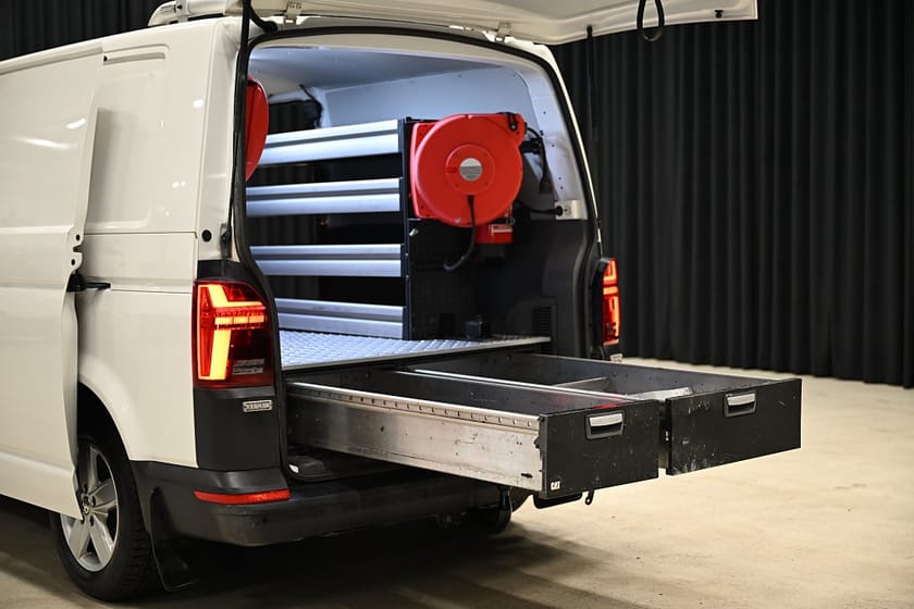 Bild 2 av Volkswagen Transporter 4Motion DSG 150HK L2|Servicebil|Inredd|Dubbelgolv|SeUtr