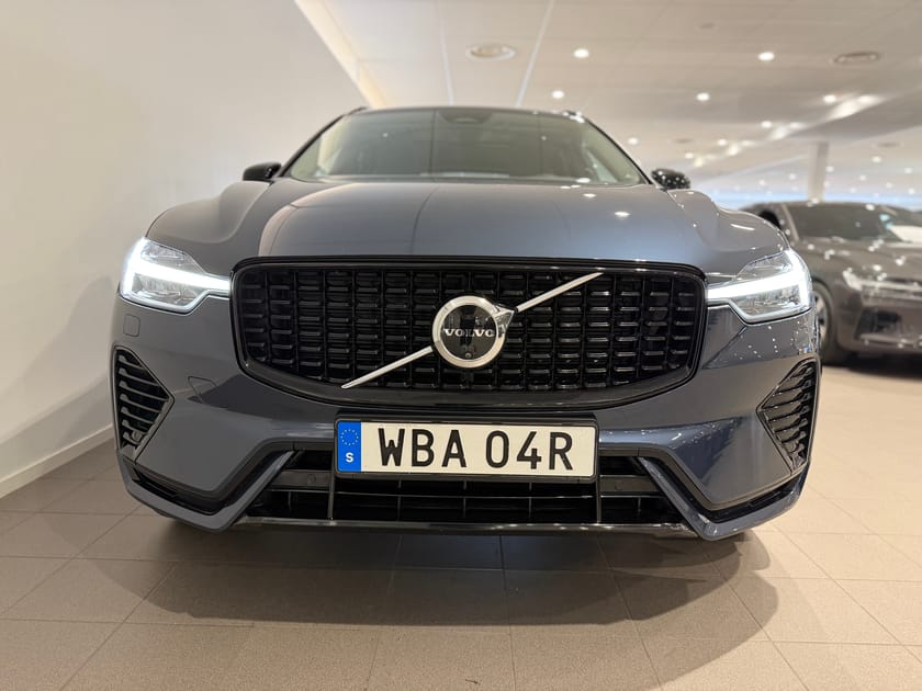 Bild 4 av Volvo XC60 Recharge T6 II Plus Dark Edition. / Dragkrok / 360 kamera / Panoramatak / 10 000kr tillbehör /