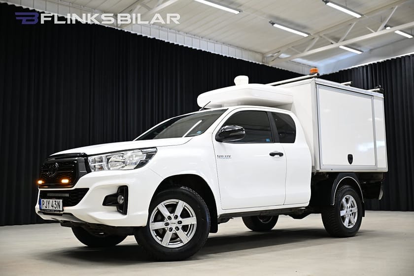 Bild 1 av Toyota Hilux Extra Cab 2.4 AWD 150HK Servicebil|Kåpa|Inredd|Clayton-Omvandlare