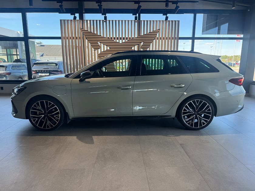 Bild 3 av CUPRA Leon Sportstourer e-Hybrid SP 204hk Dragkrok, Sennheiser, Demobil