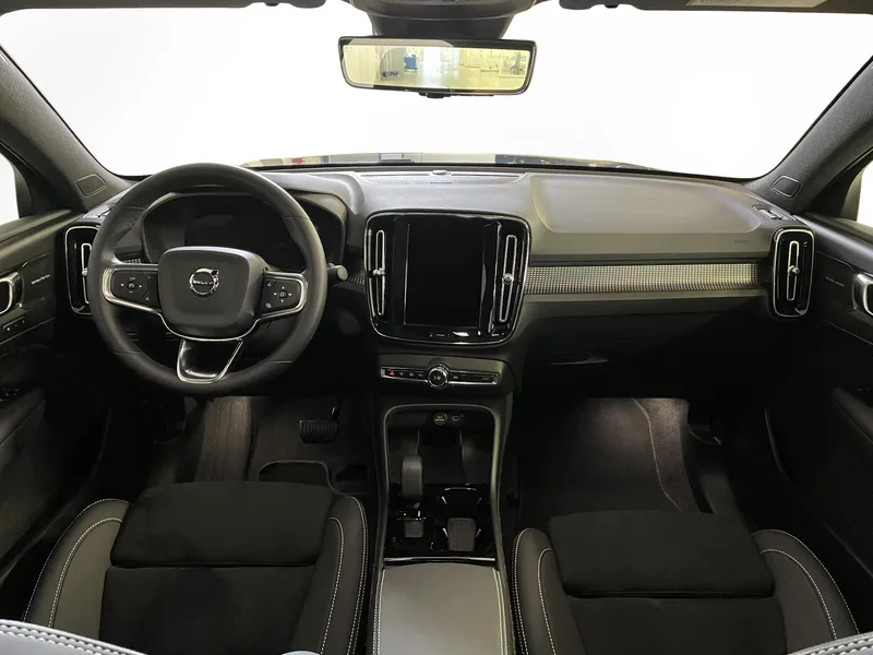 Bild 11 av 17 – Volvo EC40 Twin Motor Performance UltraBlackSE Ultra Special Edition