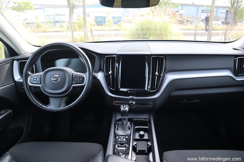 Bild 5 av Volvo XC60 D4 AWD 190hk Momentum SE Drag Svensksåld