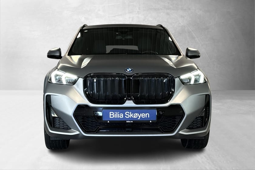 Bilde 2 av BMW iX1 xDrive30 xDrive30, M-Sport, 20", Skinn, ComfAcc, H/K, Panorama