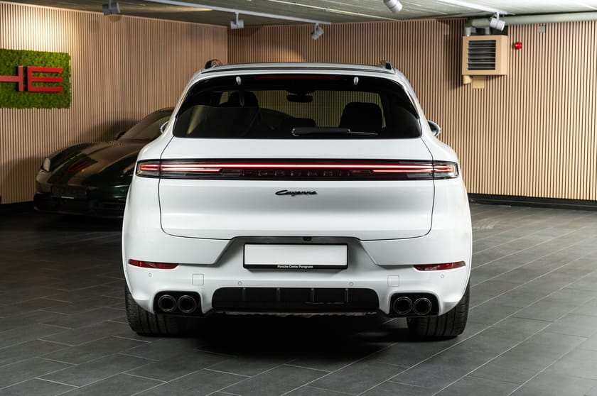 Bilde 5 av Porsche Cayenne E-Hybrid Rear-axel/Sportseksos/Pano/22"/HD-Matrix/18vei