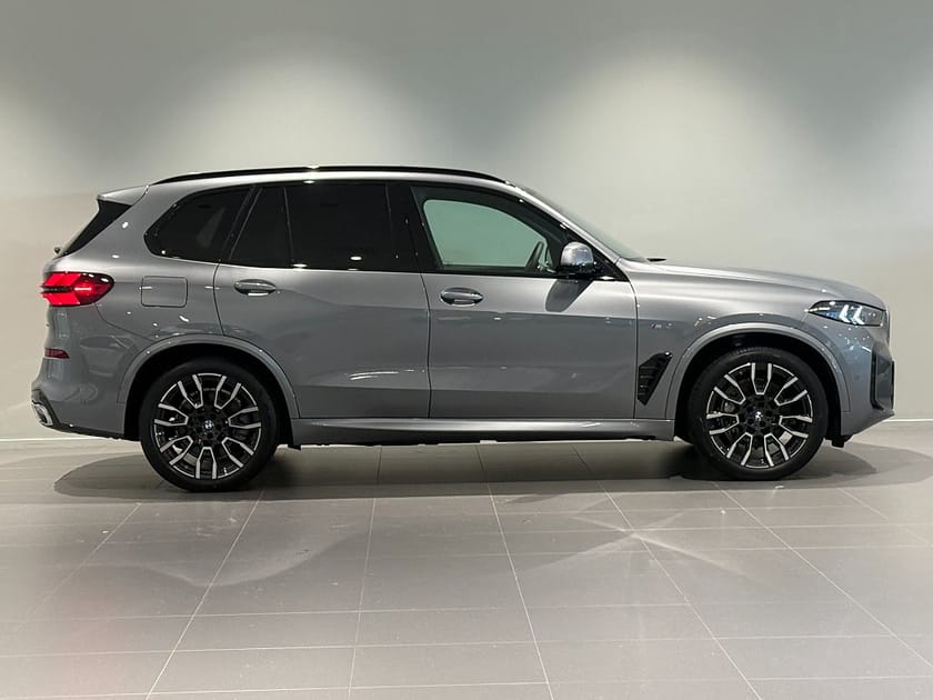Bild 3 av BMW X5 xDrive50e M Sport Innovation Drag Adpt FartH H/K HuD