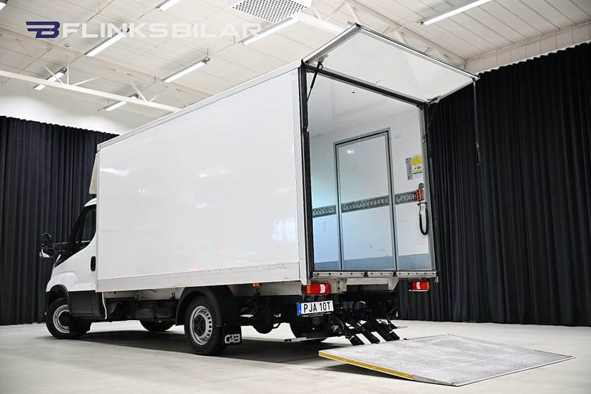 Bild 5 av Iveco Daily 35-140 Chassi Cab 136HK Automat|Volymskåp|Bakgavellyft|Sidodörr|Lågmil