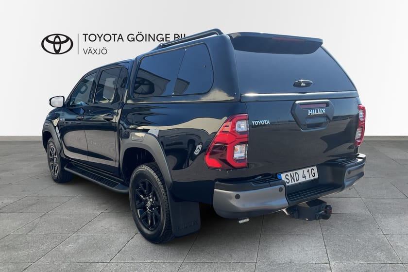 Bild 3 av Toyota Hilux Dubbelhytt Invincible Teknikpaket D-CAB 2,8 4WD JBL SKINN