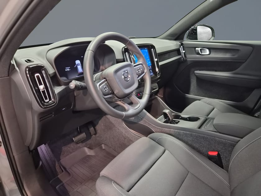 Bild 5 av Volvo EX40 Single Motor Extended Range R Core SE//360-Kamera//