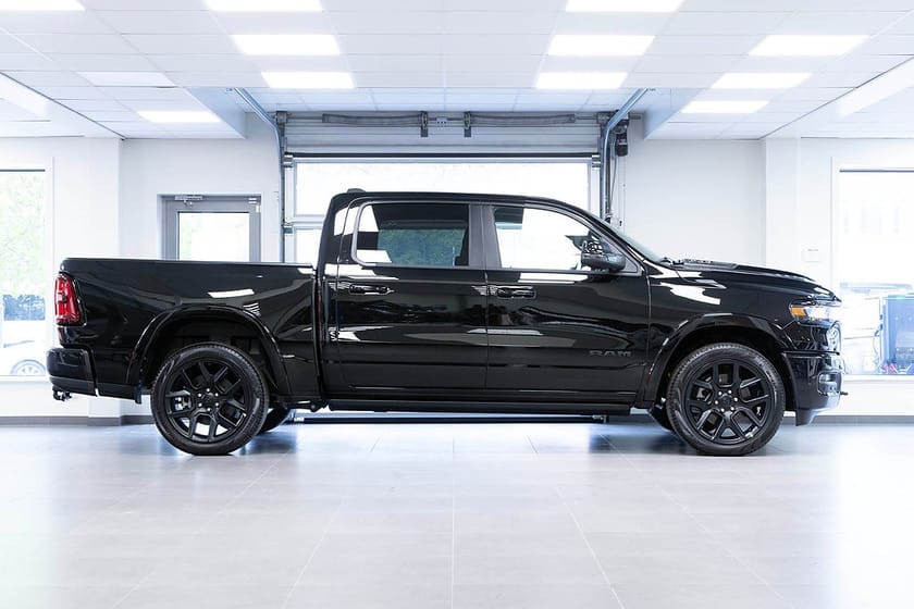 Bild 2 av RAM 1500 Crew Cab Laramie Night Premium 420HK | 4 750:-/mån