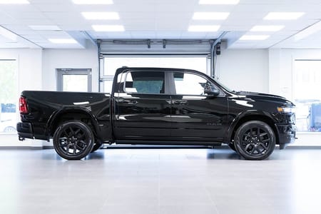RAM 1500 Crew Cab Dodge Laramie Night Premium 420HK | 4 750:-/mån