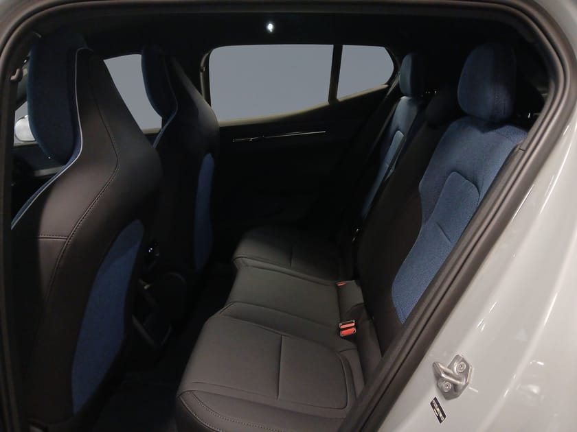 Bild 2 av Volvo EX30 P5 Long Range RWD Plus