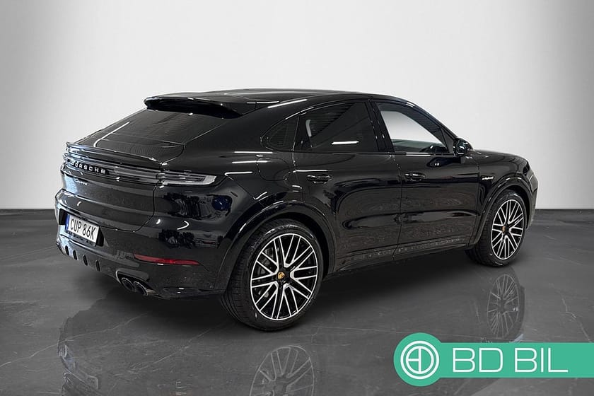 Bild 4 av Porsche Cayenne E-Hybrid Coupé BOSE PANORAMA 18-VÄGSSTOLAR SKÄRMAR BAK