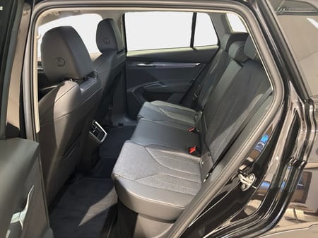 Škoda Elroq 60 63 KWH 204 hk Backkamera/Drag/App-värmare