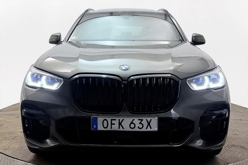Bild 3 av BMW X5 xDrive40d M Sport Drag Pano Värmare 360° HUD B&W SeSpec
