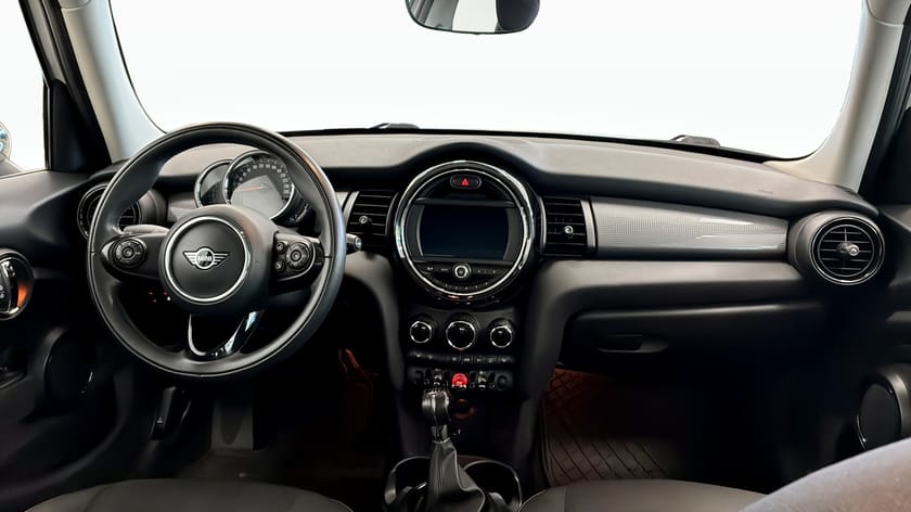 Bild 4 av MINI Cooper 5-dörrar Essential Edition - vinterhjul