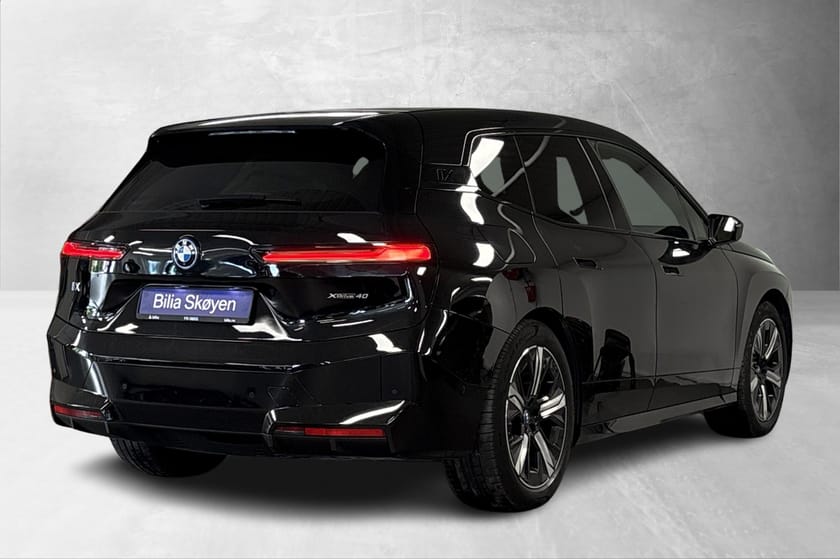 Bilde 4 av BMW iX xDrive40 Fully Charged, MultiF. H/K, SkyLounge, ComfAcc