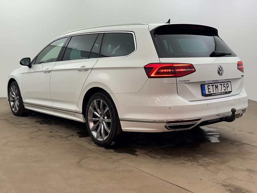 Bild 4 av Volkswagen Passat Sportscombi SC 2.0 TDI R-Line 4M GT DSG B-kamera Drag Värmare