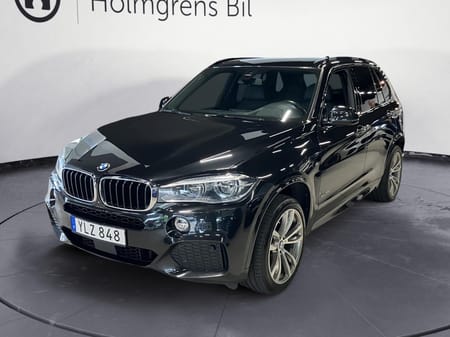 BMW X5 xDrive30d xDrive 30d M Sport Drag Värmare H K Panorama Komfortstolar Adaptiv Farthållare Soft Close Kamera Navi