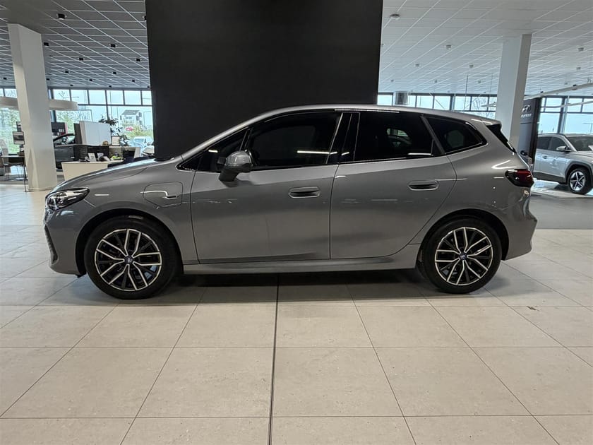 Bild 3 av BMW 225e xDrive Active Tourer M Sport Drag Adaptiv Farthållare HUD Rattvärme