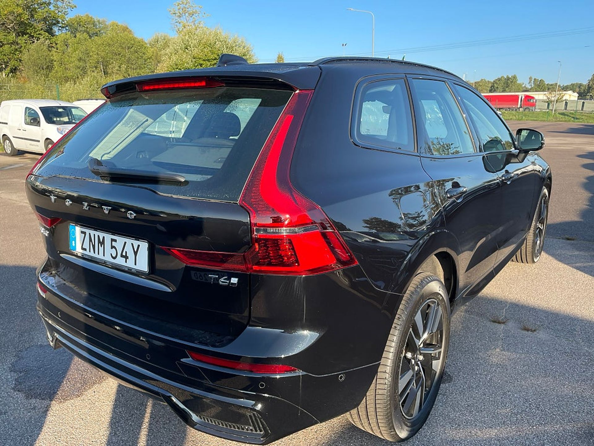 Volvo XC60 T6 Recharge Plus Dark plug in 2026, bild 3/5