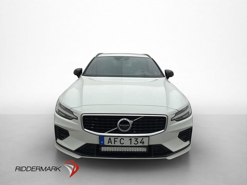 Bild 2 av Volvo V60 T8  AWD R-Design Pano H/K 360° Värmare Dragkrok