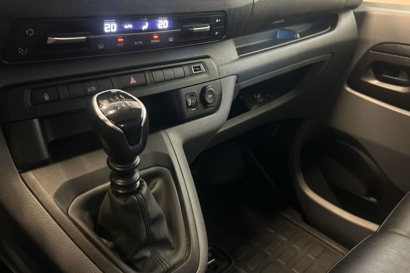 Bild 5 av Peugeot Expert Utökad Last 122HK L3 PRO+ | D-VÄRM | KAMERA | NY KAMREM