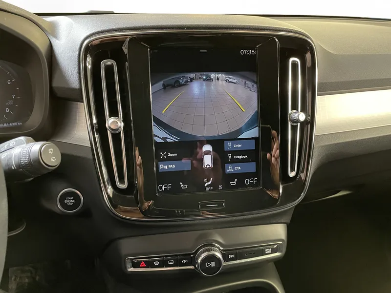 Bild 14 av 14 – Volvo XC40 B4 FWD Bensin Momentum Advanced Edt