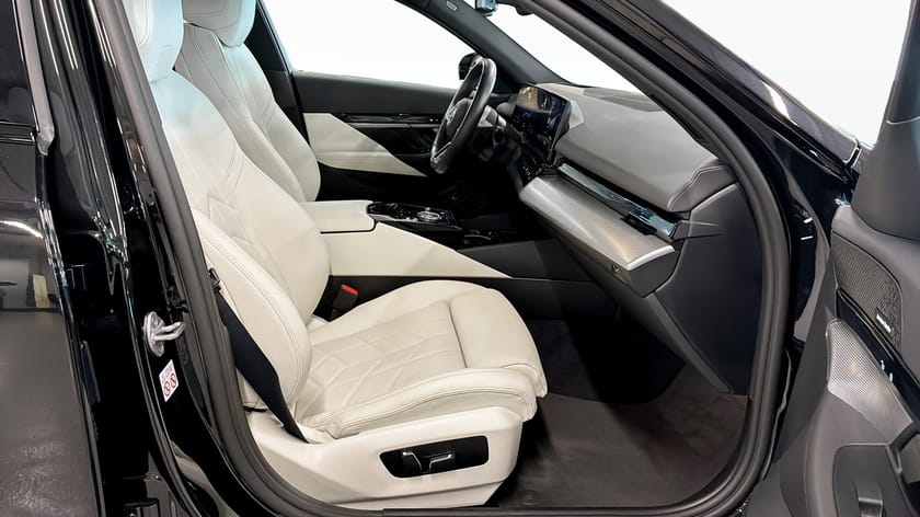Bild 3 av BMW i5 eDrive40 Touring M Sport Business Edt Panorama El Stolar H/K