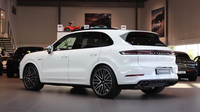 Bild 2 av Porsche Cayenne E-Hybrid / VAT / Bose / Dragkrok