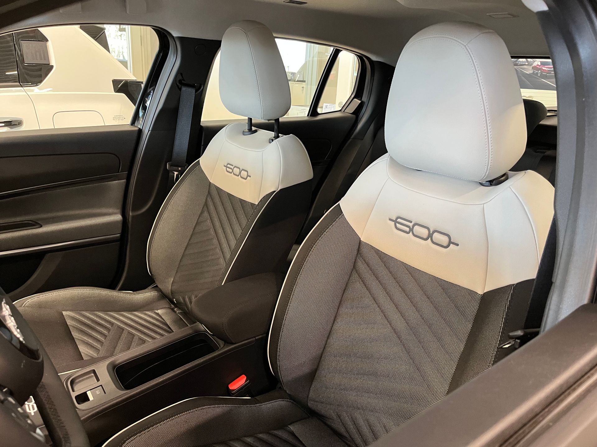 Fiat 600 Hybrid 2025, kuva 2/12