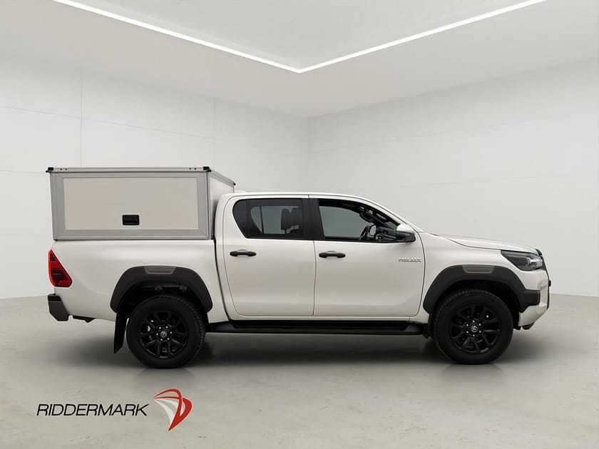Bild 2 av Toyota Hilux Dubbelhytt Invincible 2.8 4WD Värm Drag JBL PÅBYGGNAD Moms