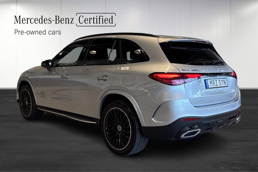 Bild 3 av Mercedes-Benz GLC 300 e 4MATIC 300e AMG Adaptiv Fart Pano 360° Keyless Drag