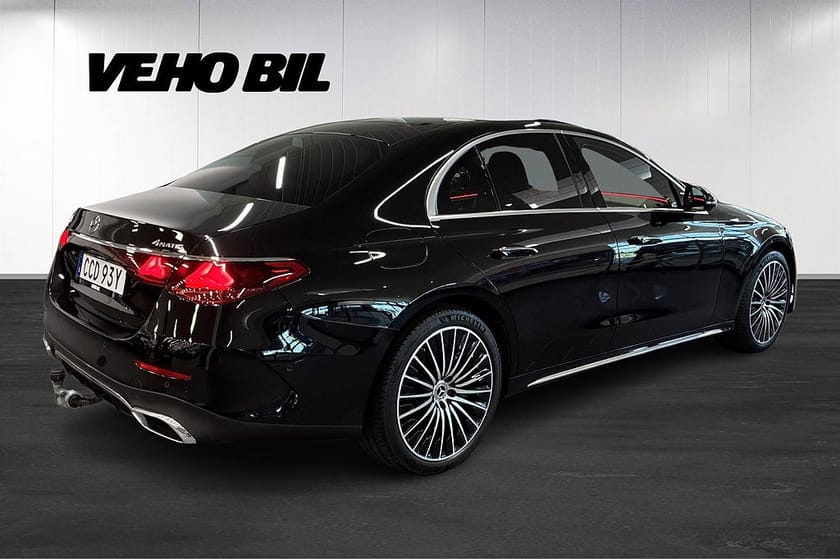 Bild 3 av Mercedes-Benz E 300 e 4MATIC 4M AMG 360° Superscreen Drag Burmester Pano