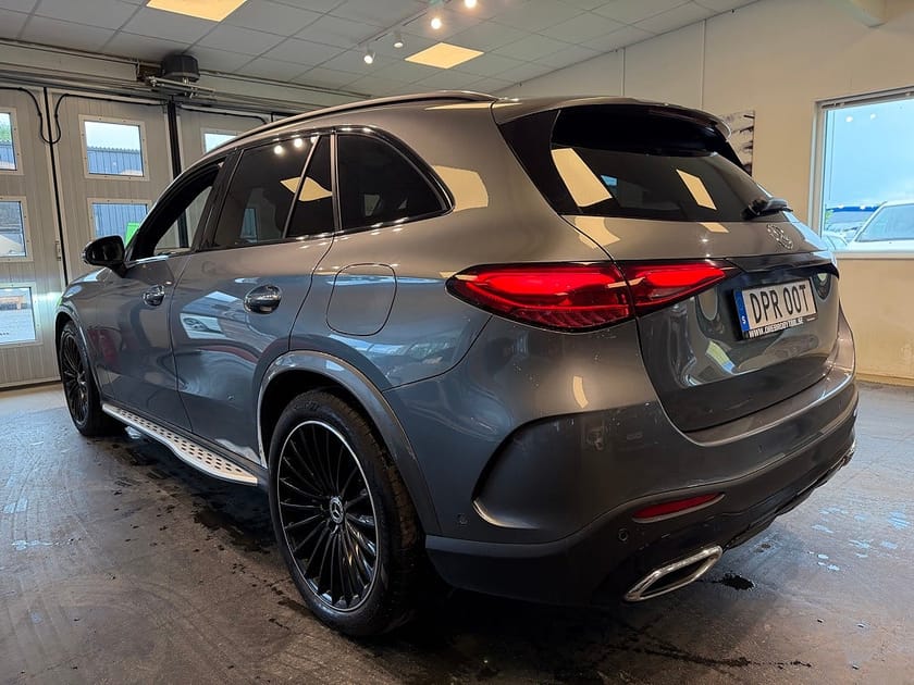 Bild 3 av Mercedes-Benz GLC 300 e 4MATIC AMG HUD Pano Drag Gps Luft Burmester Unik