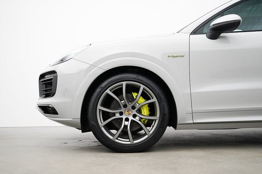Bild 2 av Porsche Cayenne E-Hybrid Coupé / 462hk / Platinum Edit.