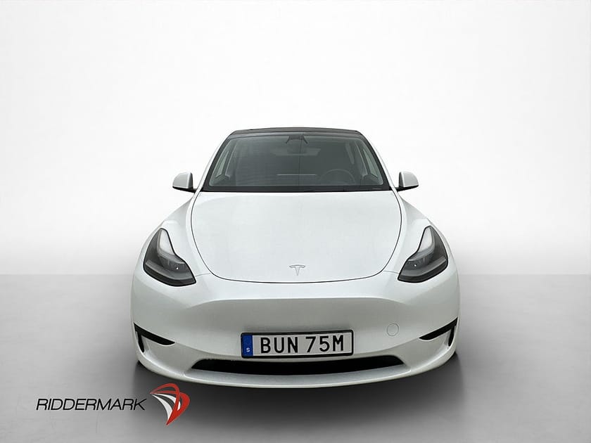 Bild 3 av Tesla Model Y Standard Range RWD Svensksåld Panorama Drag