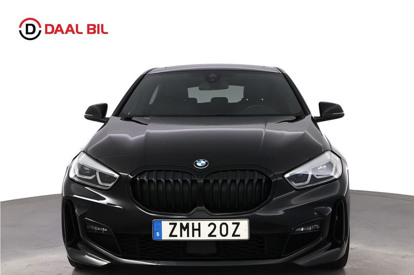 Bild 2 av BMW 120d xDrive 190HK M-SPORT PANORAMA HELSKINN NFC P-SENS HIFI
