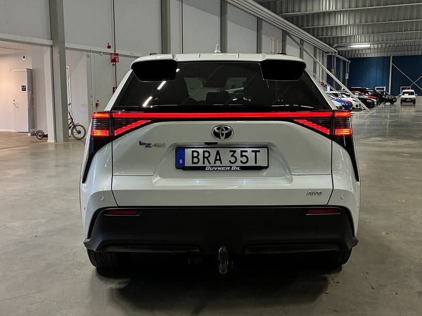 Bild 4 av Toyota bZ4X 71.4 kWh AWD Executive | JBL | 360° kamera | V-hjul